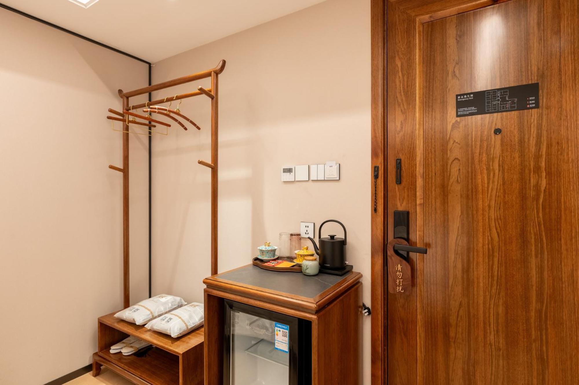 Fuxue Qiuguo Hotel Beijing Nanluoguxiang Siheyuan Branch Rum bild